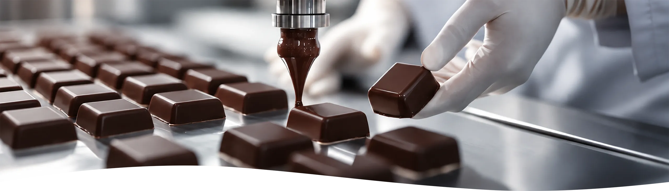 Elaboración de chocolates Benot durante el proceso de producción